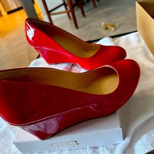 Stunning Jessica Simpson rd patent leather heels. Great for a romantic night out